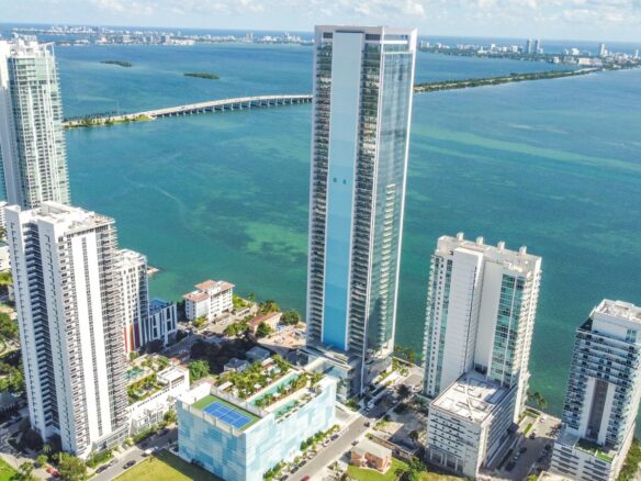 "¿Dónde Comprar una Casa en Miami? Tendencias de Búsqueda: Colombia Lidera la Consulta Global"
