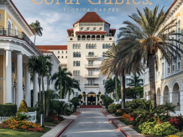 Vista panorámica de Coral Gables con sus elegantes calles arboladas y arquitectura mediterránea.