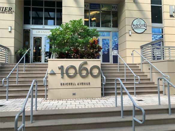 Propiedades en Brickell Ave Miami: Descubre esta propiedad moderna y elegante en 1060 Brickell Ave. Una residencia ideal en el corazón de Brickell, Miami.